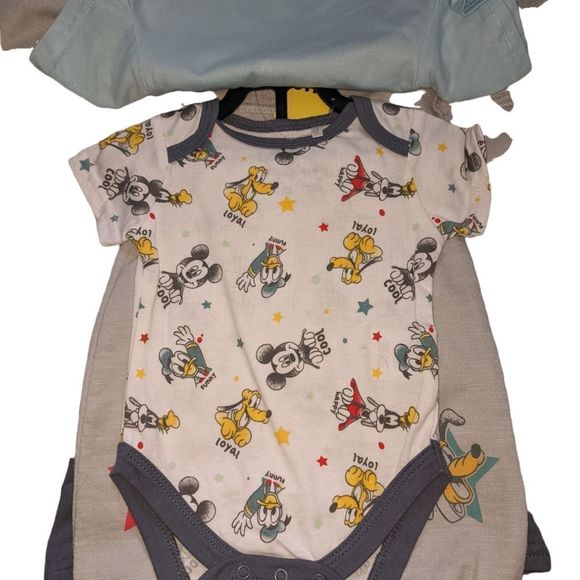 NEW Mickey & Friends Baby Infant 5-Piece Layette Set Shower Gift Pluto 6M - Picture 6 of 9